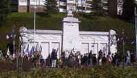 Monument aux morts - Place Charles de Gaulle - Cérémonie du 11 novembre 1998 - Le creusot en Bourgogne - 71200