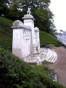 Monument aux morts - Place Charles de Gaulle - Le creusot en Bourgogne - 71200