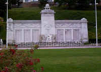 Monument aux morts - Place Charles de Gaulle - Le creusot en Bourgogne - 71200