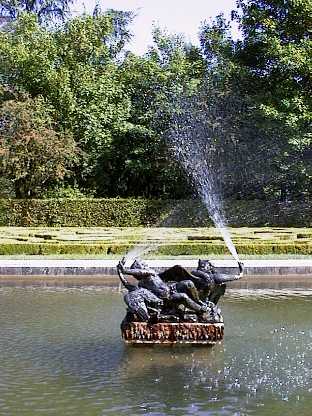 Les Amours - Parc du Château de la Verrerie - Le Creusot en Bourgogne - 2011 - (c) F.Mocq