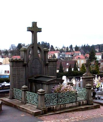 Tombe de Constance Lemoine des Mares - Cimetière Saint-Laurent - Le Creusot en Bourgogne - 71200